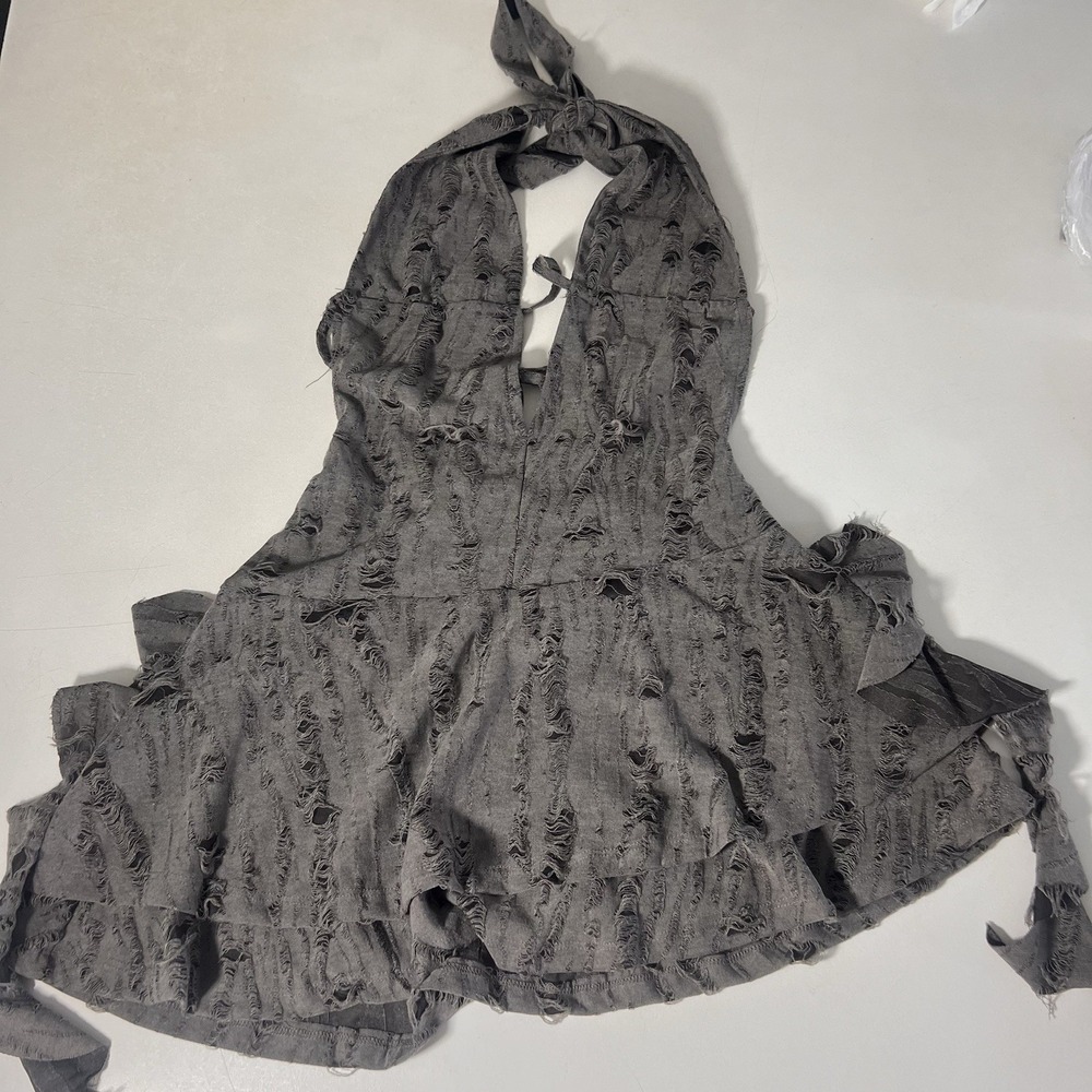 Edikted Halter Top Womens XS Grey Distressed Tiered Shredded Ruffle Grunge Y2K - Picture 3 of 8